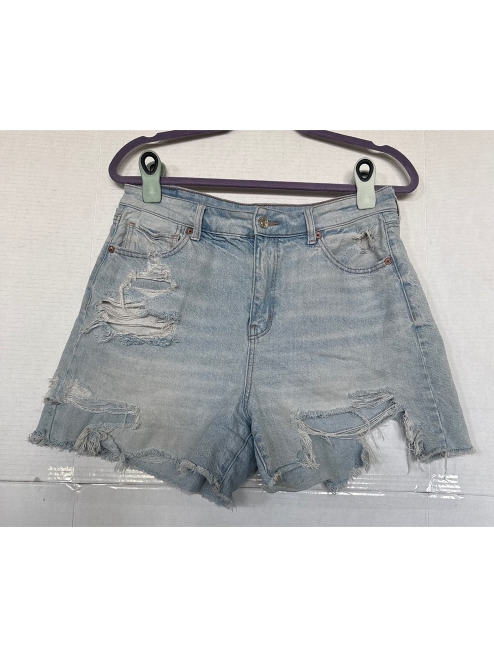 American Eagle Light Wash Distressed Denim Shorts Size 10
